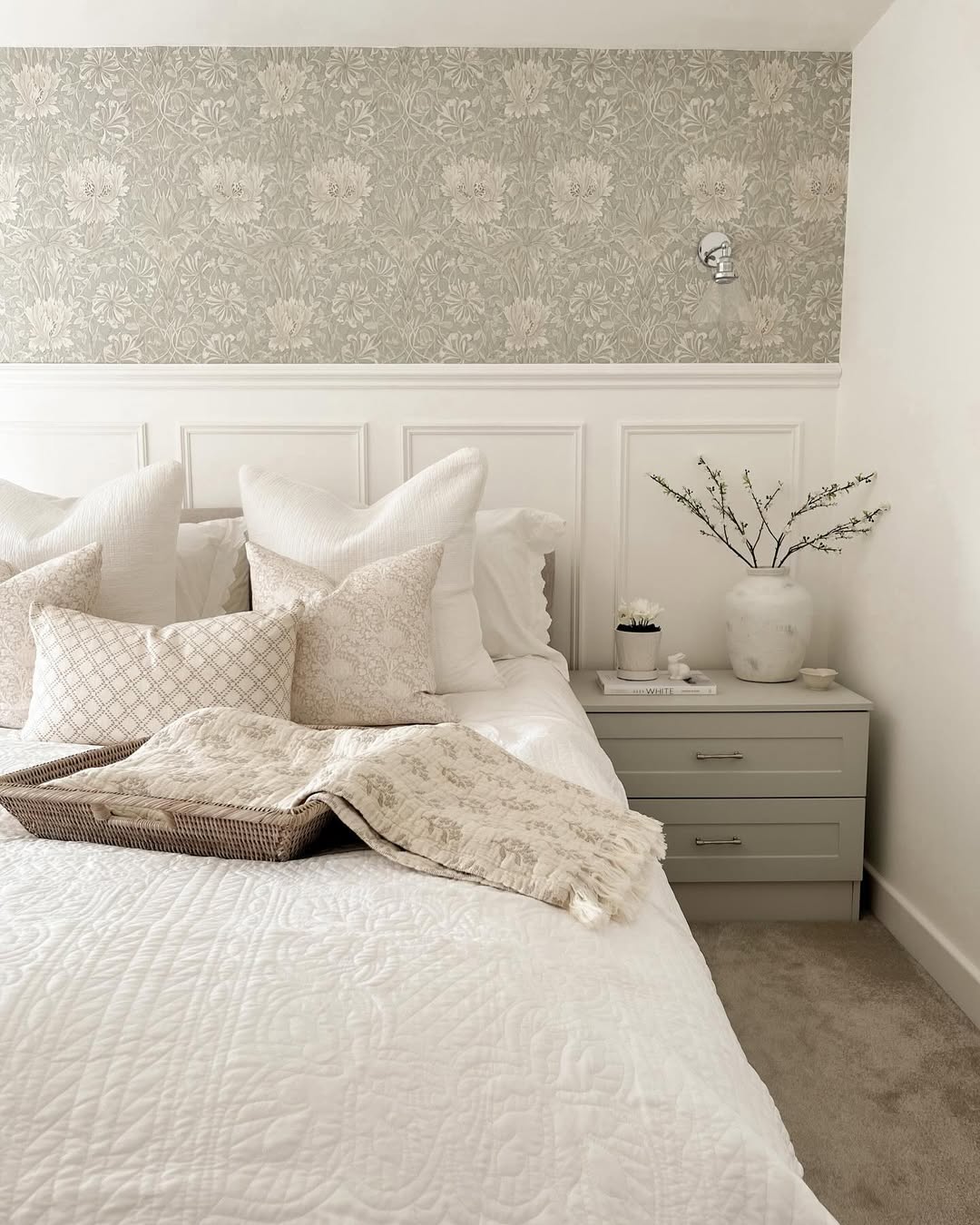 Airy Panel Elegance
