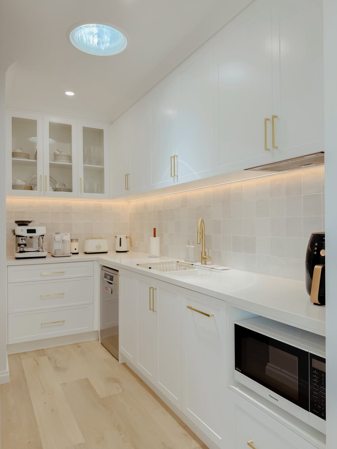 Clean & Bright Minimal Luxe