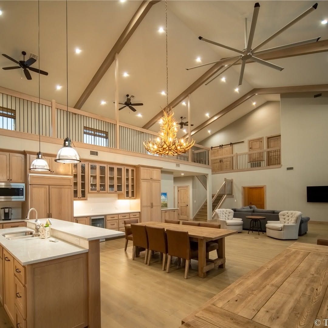 Classic Barndominium Grandeur