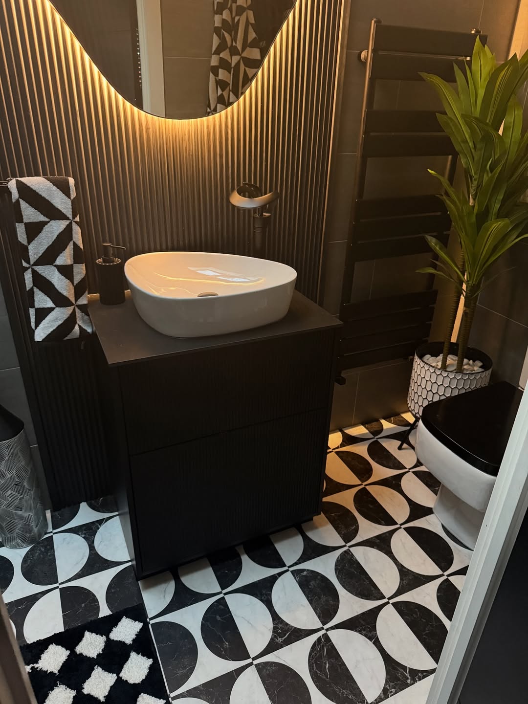 Contemporary Contrast
