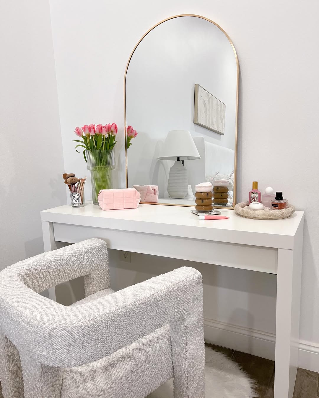 Curved Contemporary Glam Chair