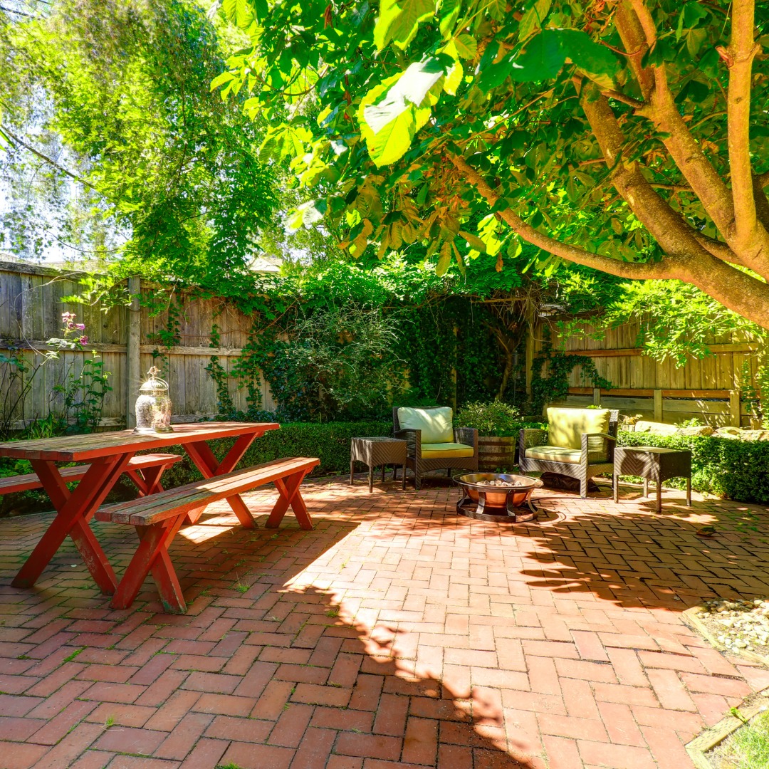 Rustic Courtyard Retreat