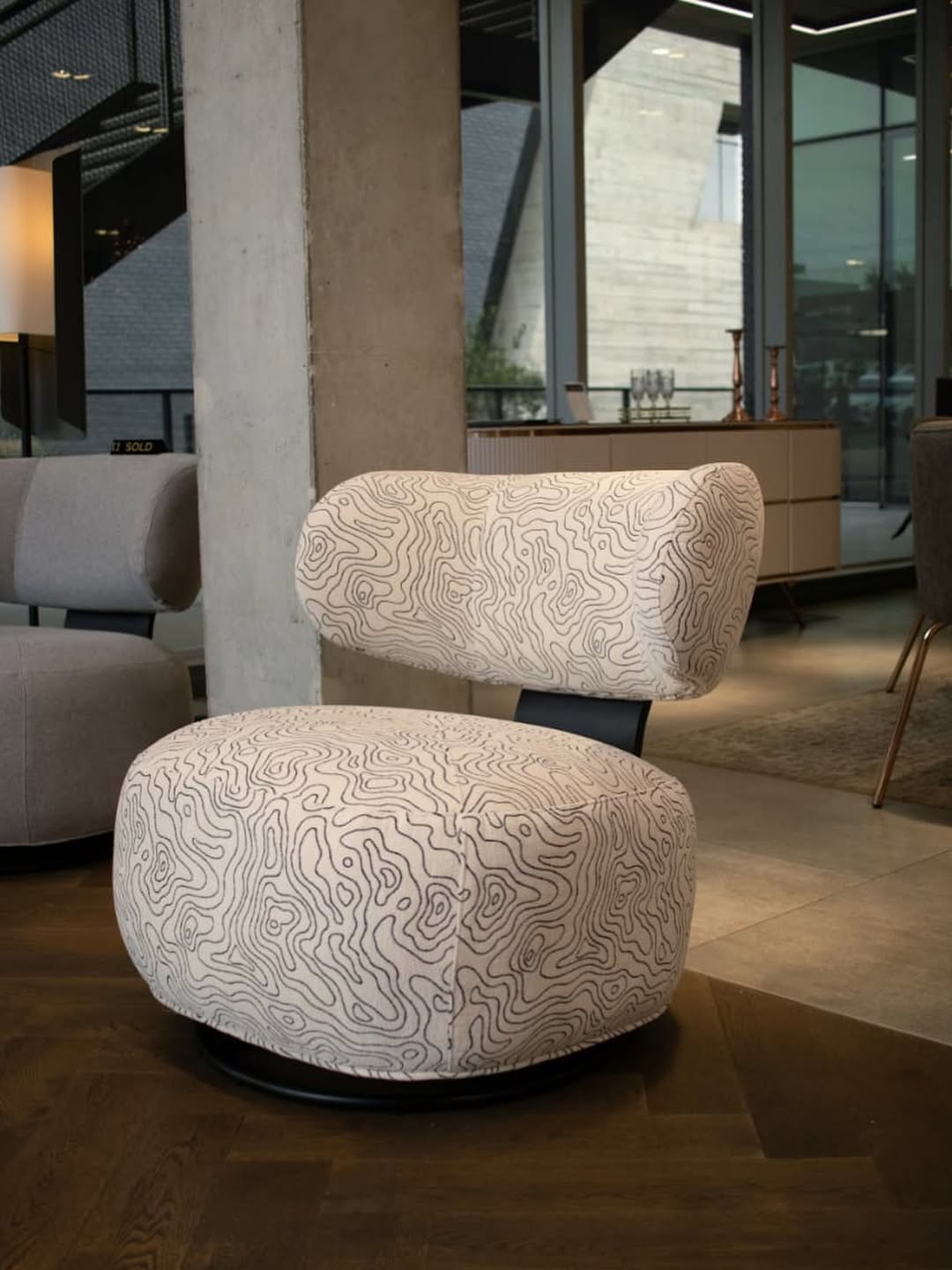 Cozy Contemporary Curves