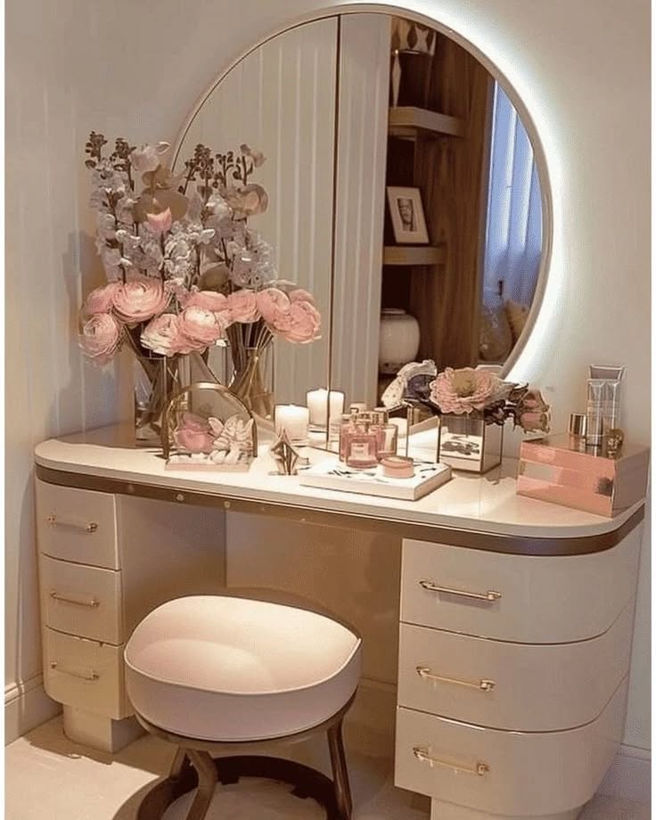 Luxe Curved Vanity Elegance