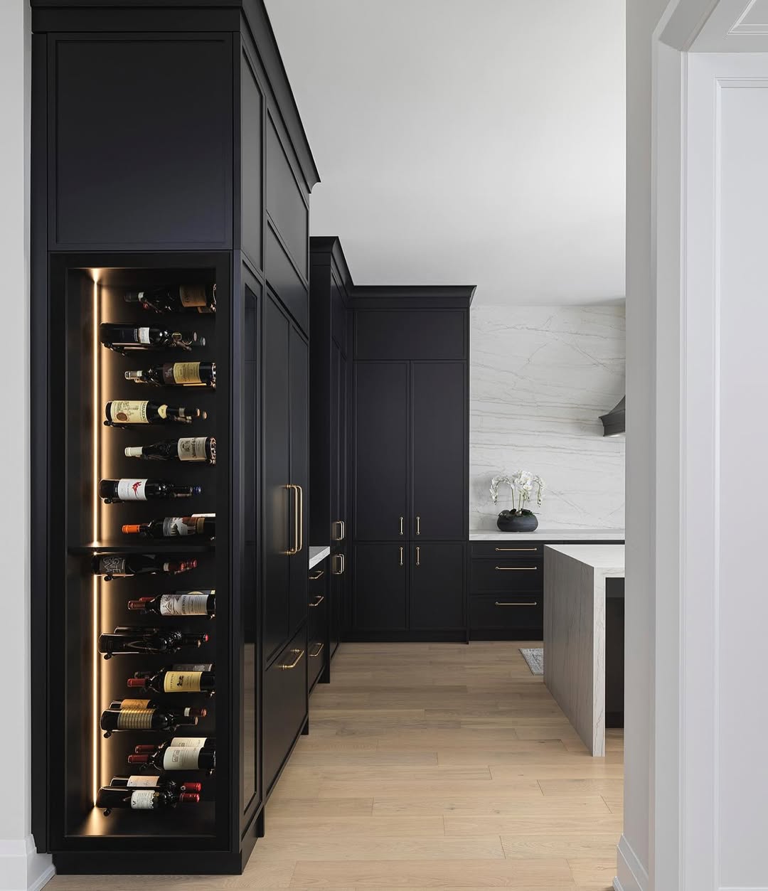 Dark & Dramatic Elegance