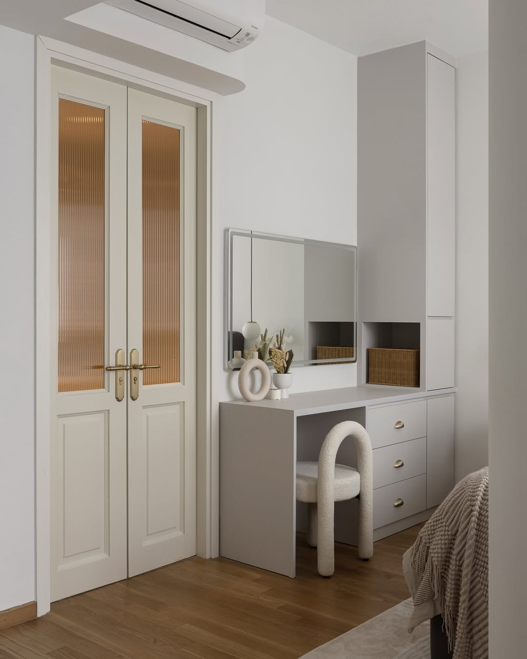 Soft Neutral Harmony