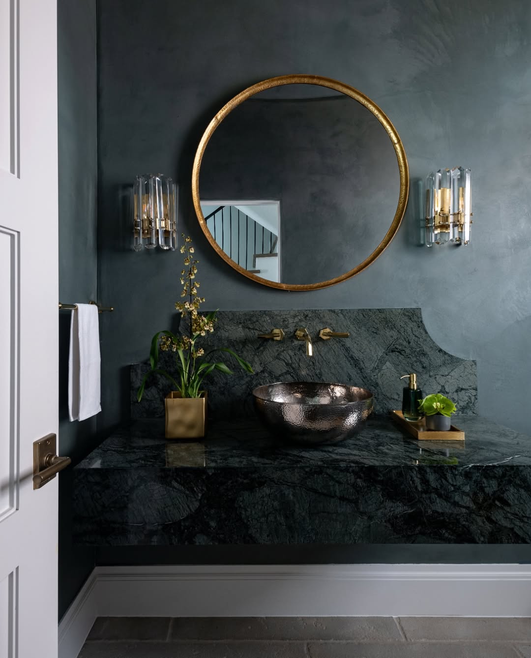 Dramatic Deco