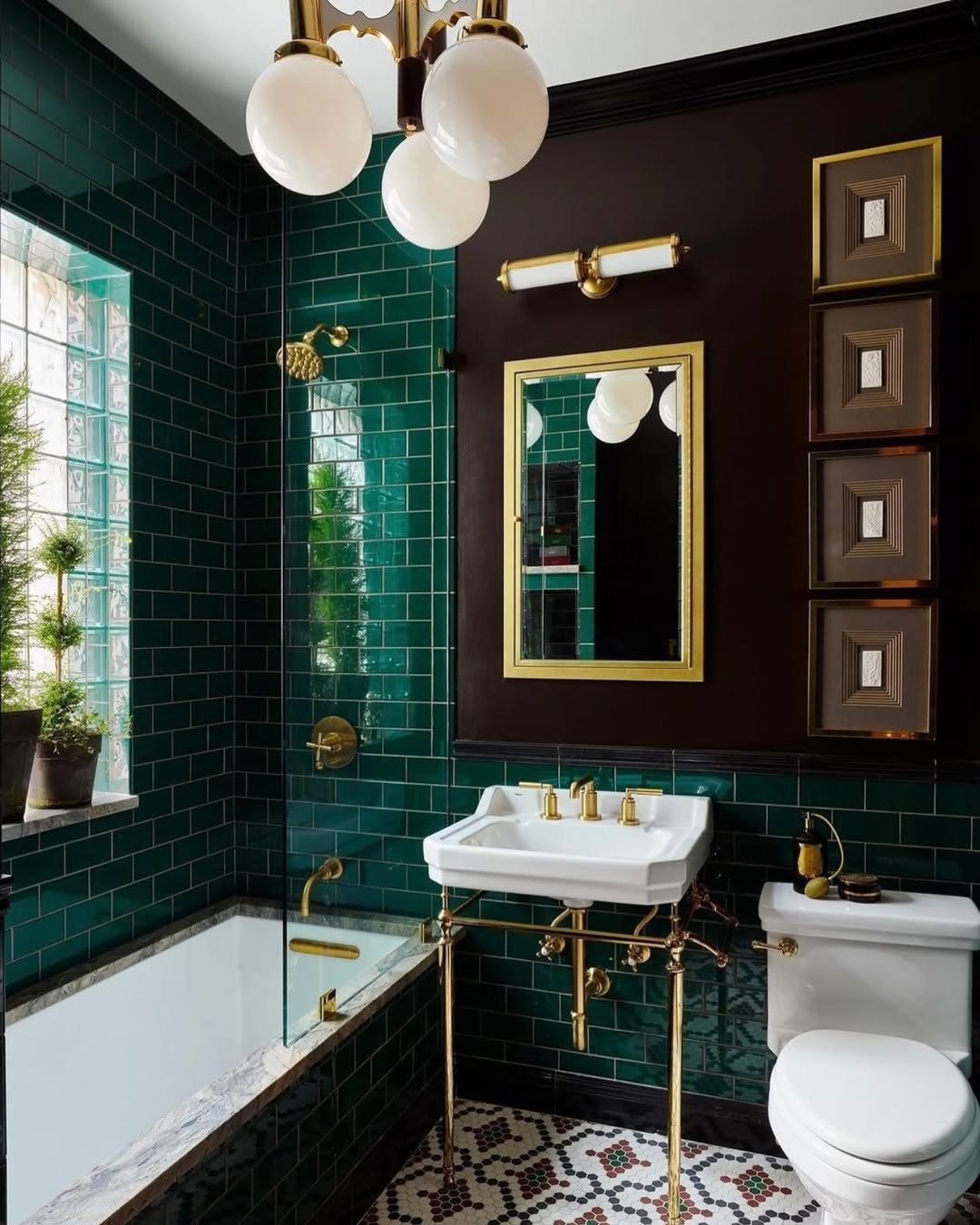 Emerald Glam Moment