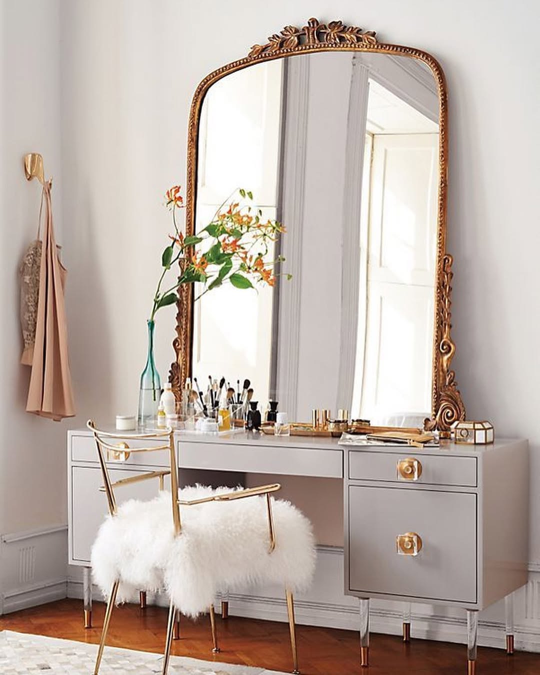 Modern Wall-Length Beauty