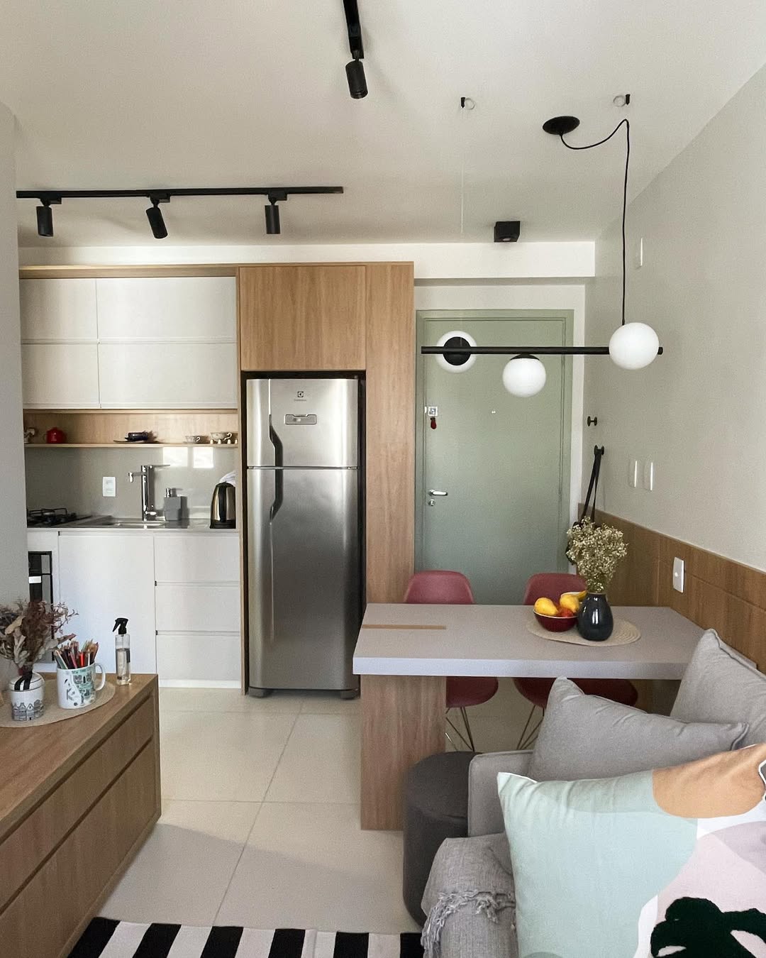 Micro Apartment, Max Style
