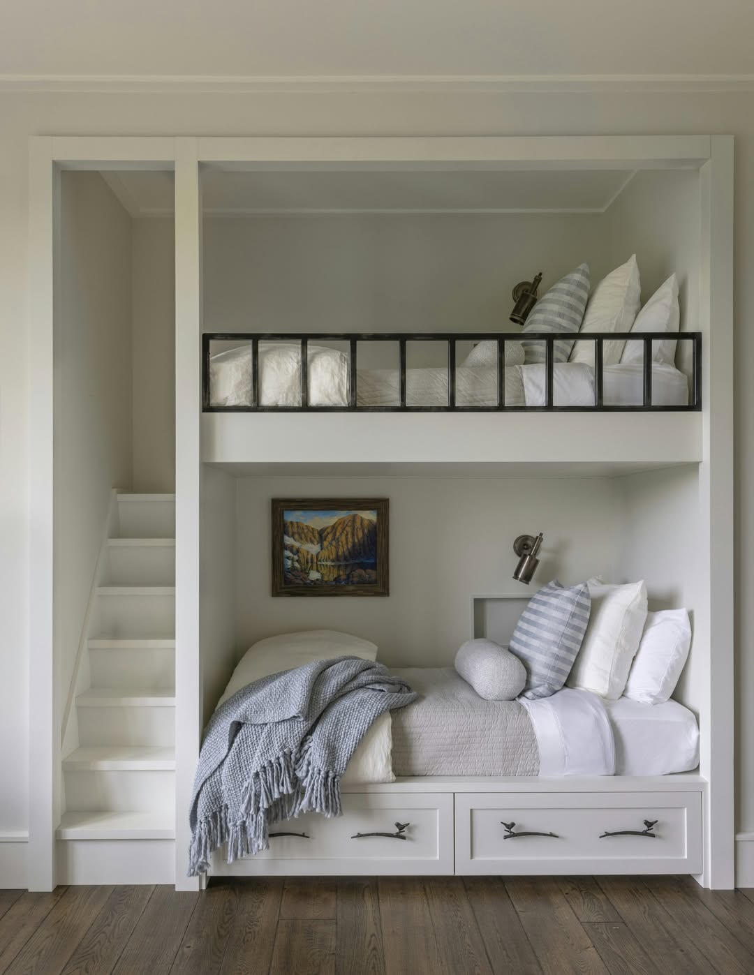 Minimal Lines with Architectural Balance