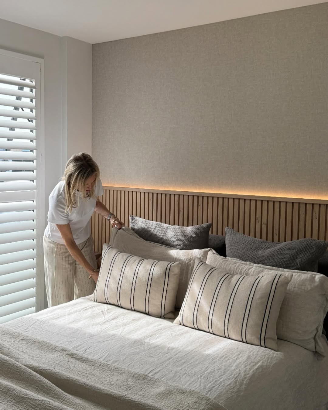 Minimal Slatted Glow