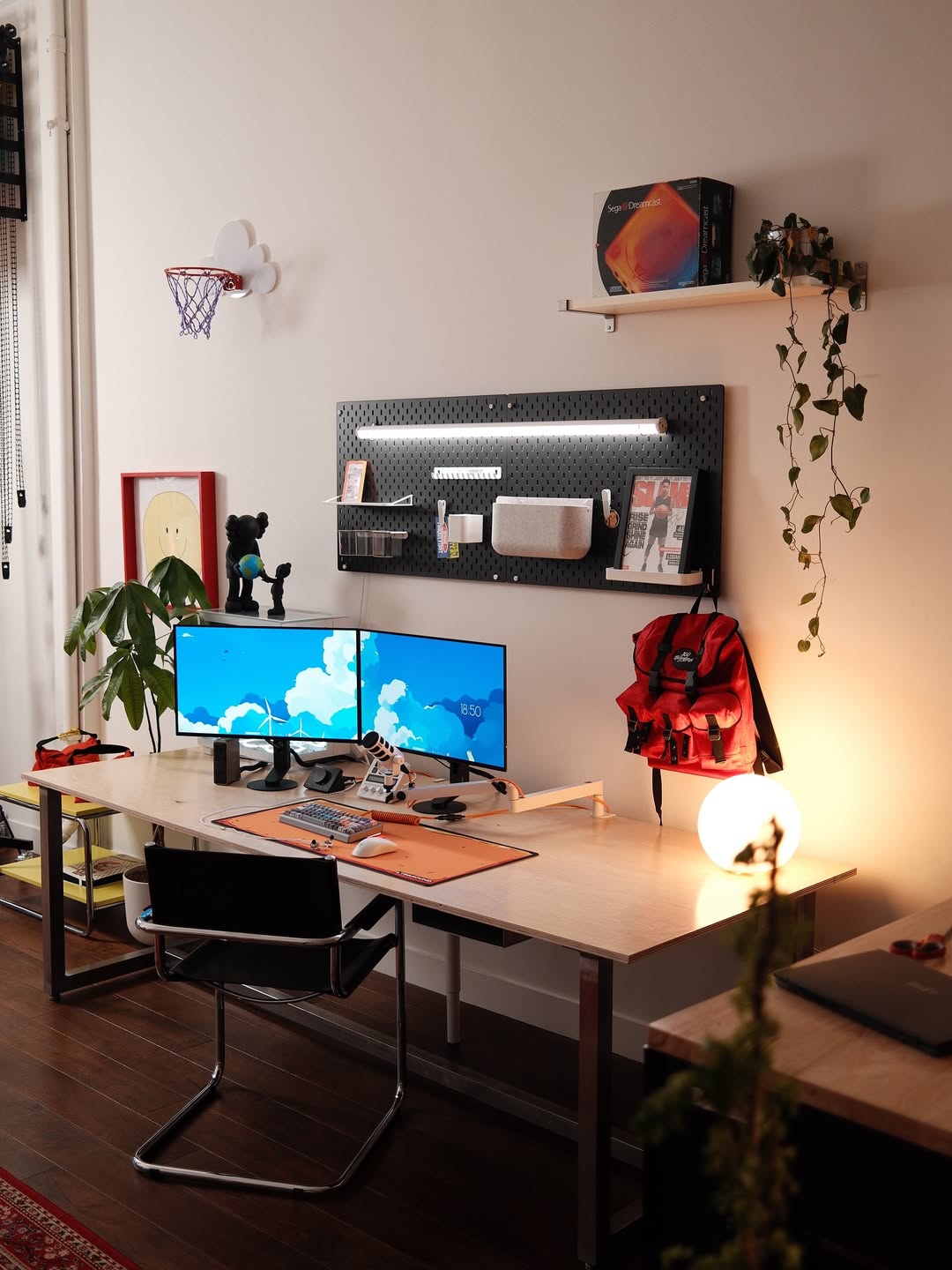 Minimalist Creative Hub