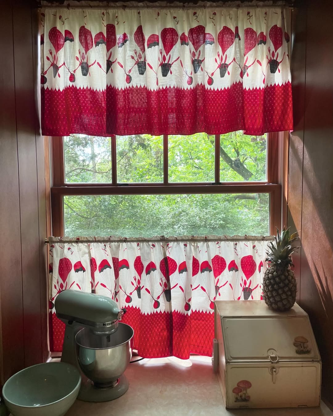 Retro Red Kitchen