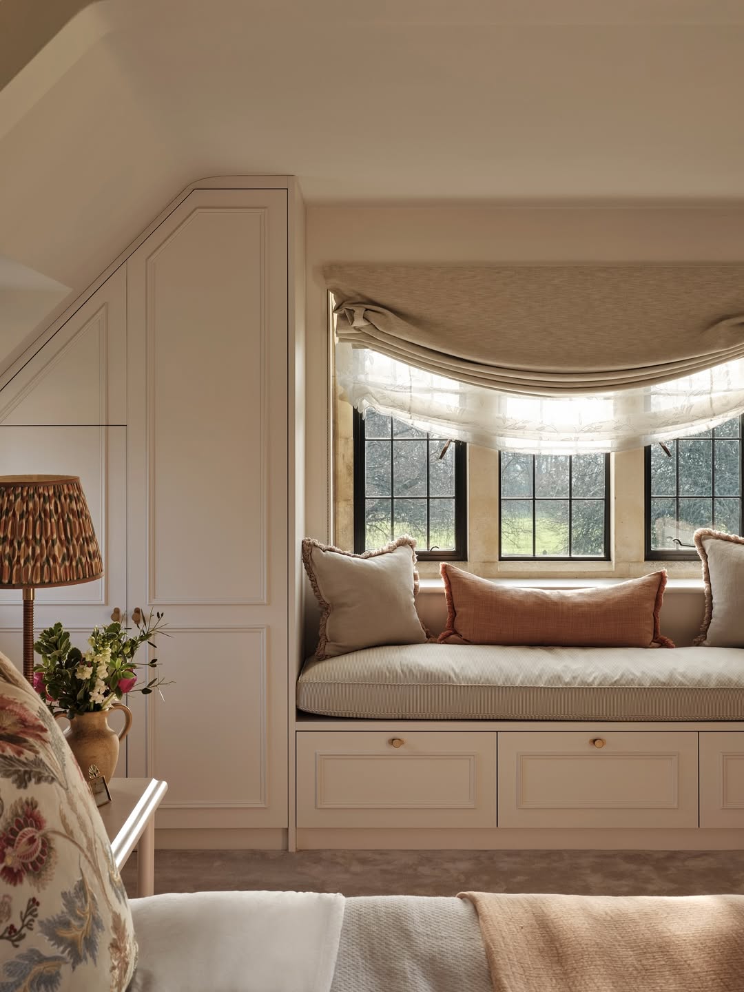 Romantic Alcove Detail