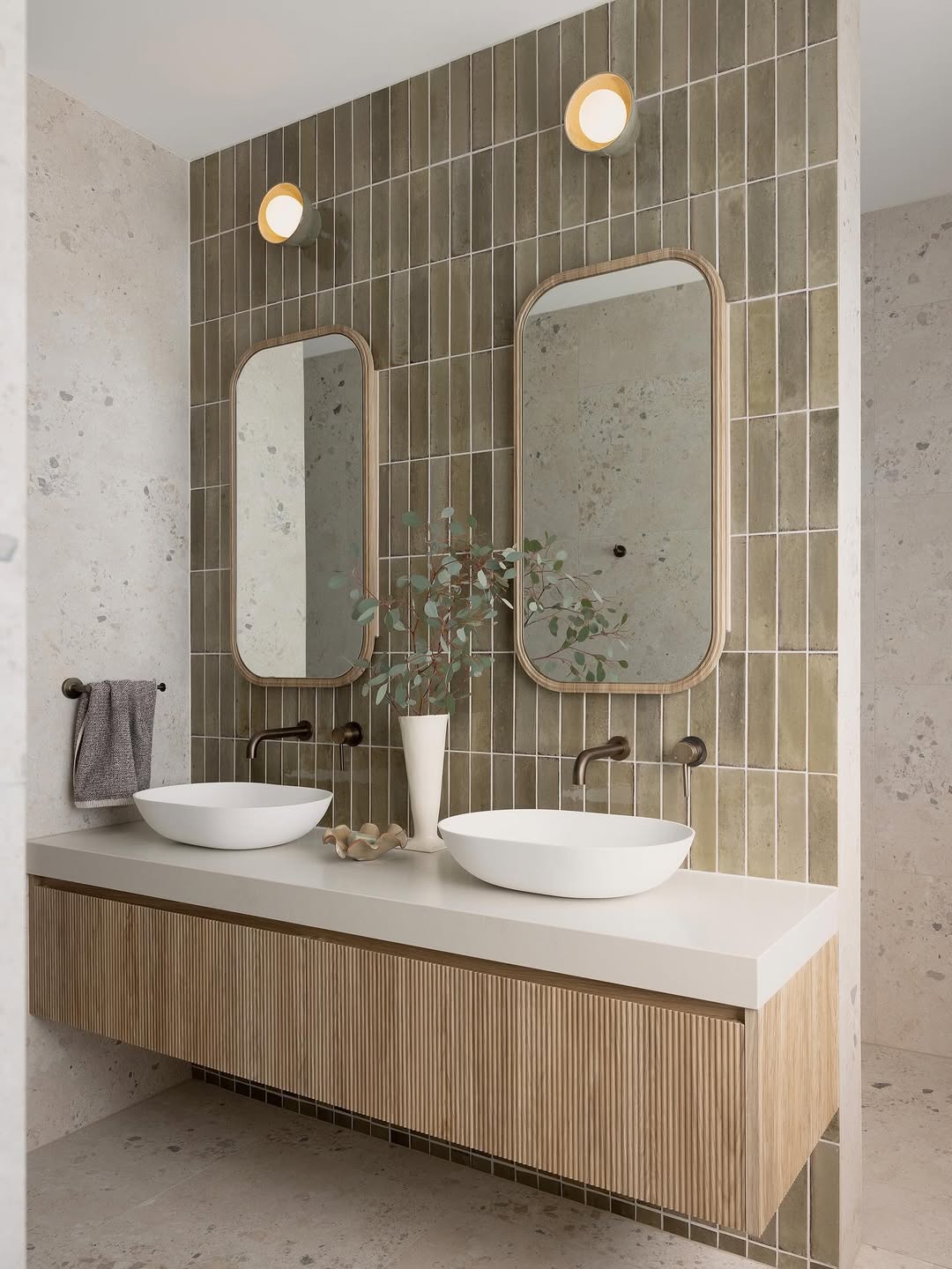 Sculptural & Earthy