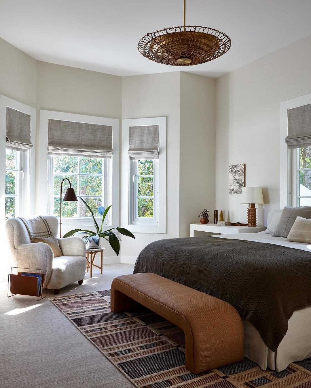 Soft Neutral Light Play