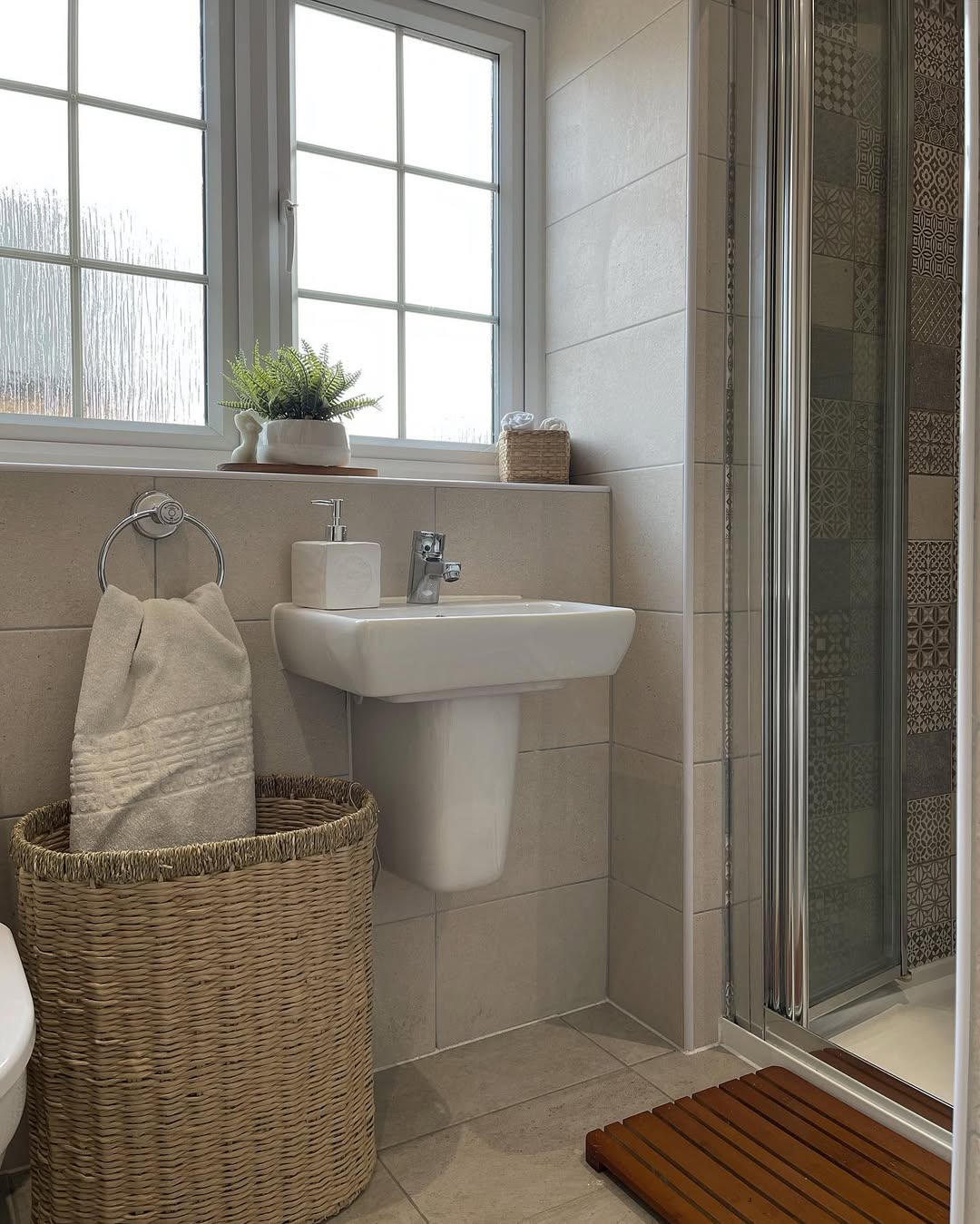 Soft Neutral Corner