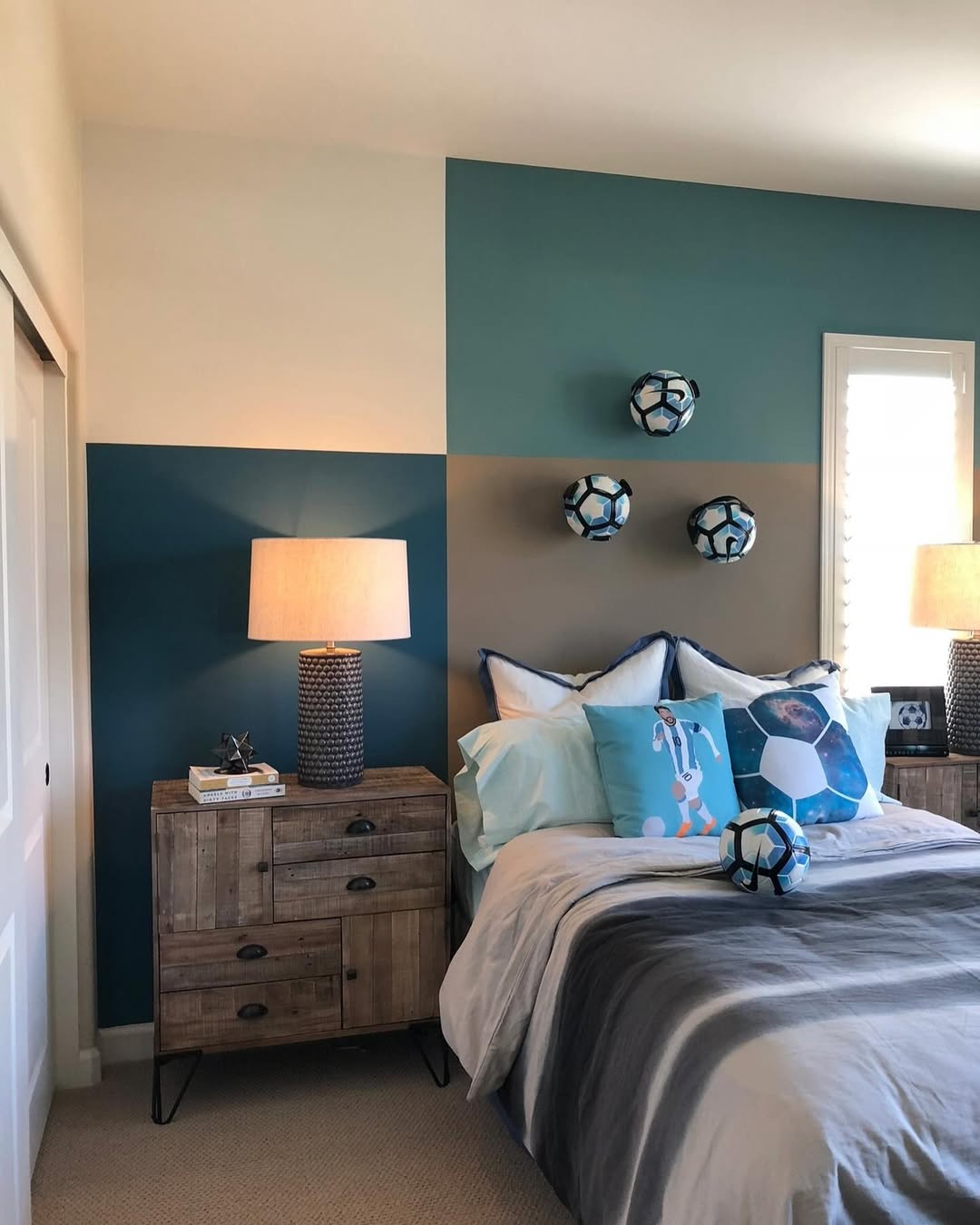 Teal Striker Corner