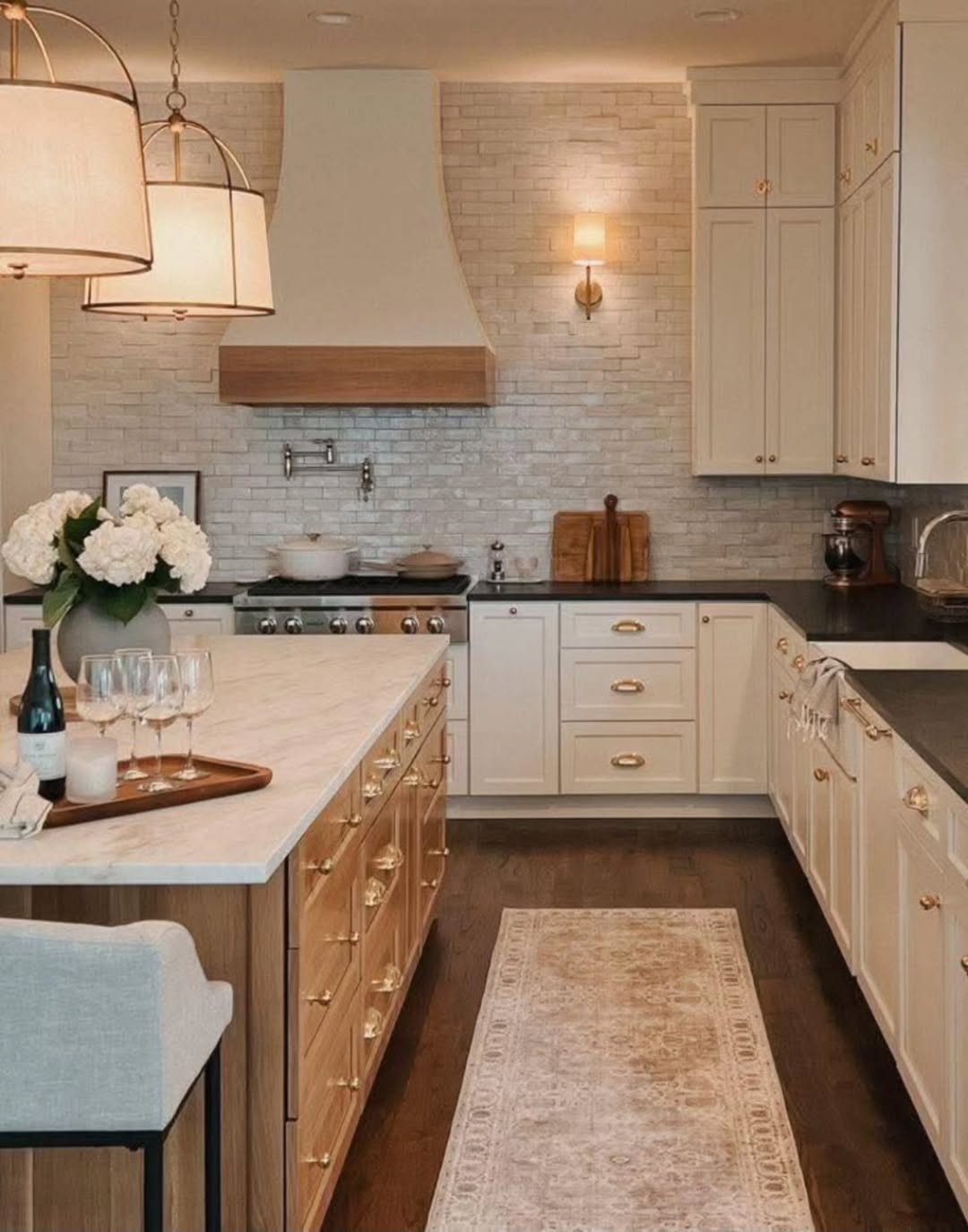 Warm Brass & Cream Contrast